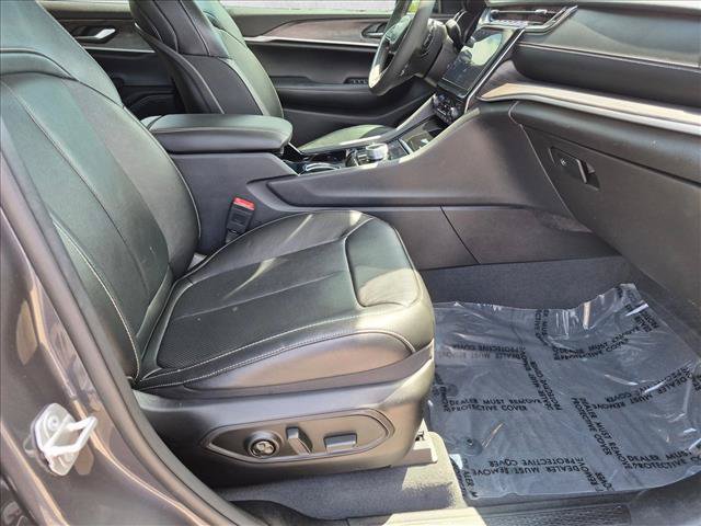 Used 2023 Jeep Grand Cherokee L Limited w/ Luxury Tech Group II AWD/4WD image 19