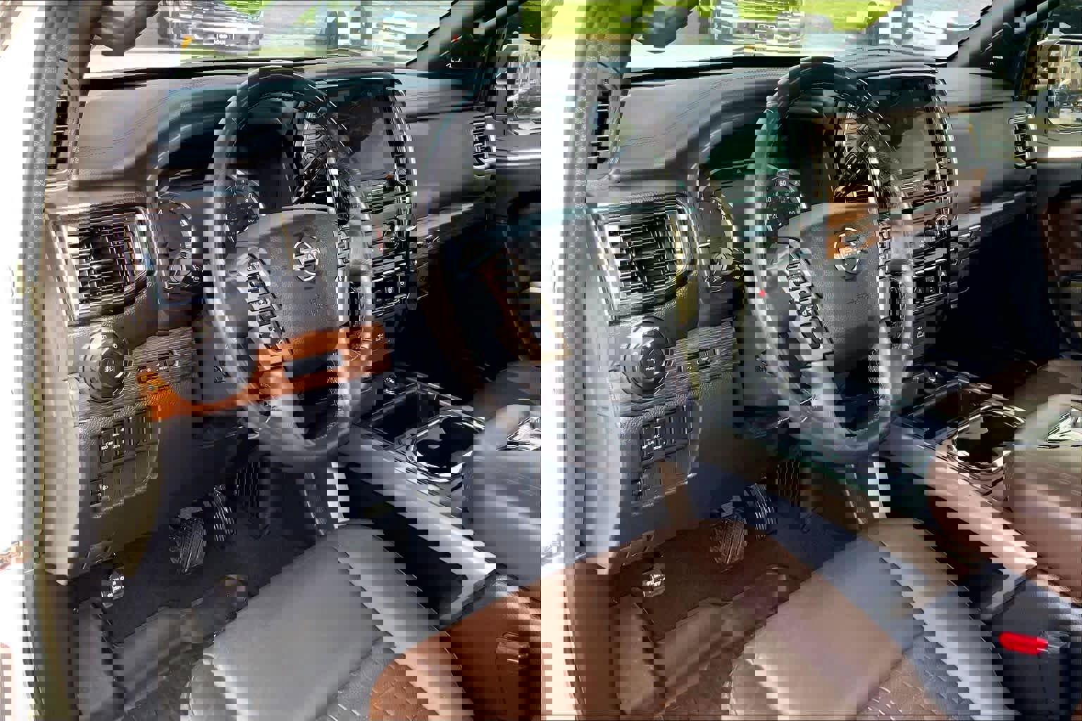 Used 2023 Nissan Titan Platinum Reserve w/ Moonroof Package image 16