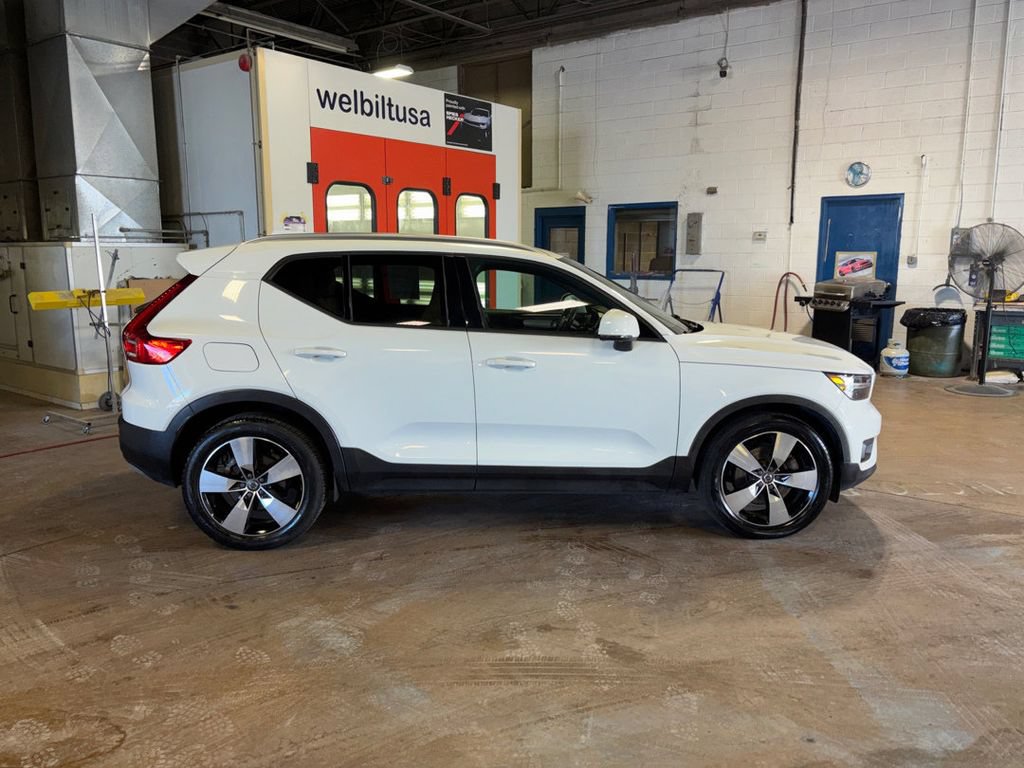 Used 2020 Volvo XC40 T5 Momentum w/ Protection Package AWD/4WD image 5