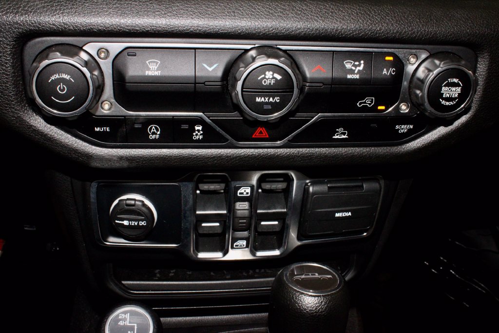 Used 2025 Jeep Gladiator Sport AWD/4WD image 29