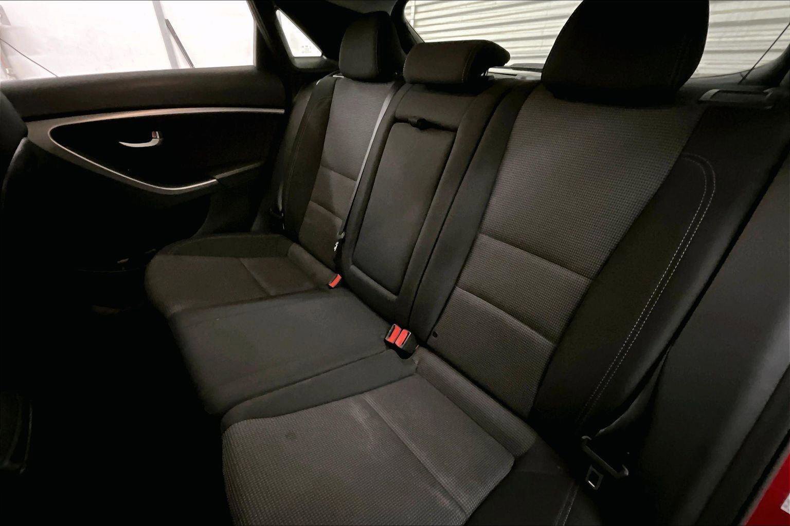 Used 2017 Hyundai Elantra GT image 25