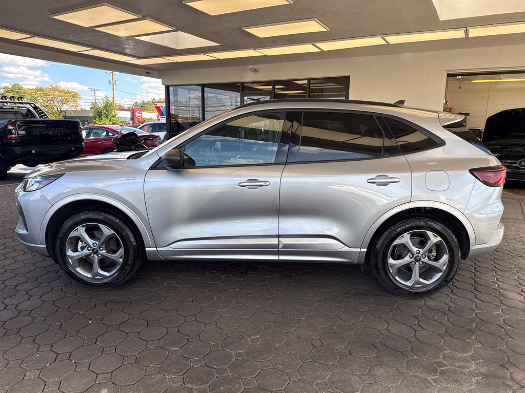 Certified 2024 Ford Escape ST-Line w/ Tech Pack #1 AWD/4WD image 9