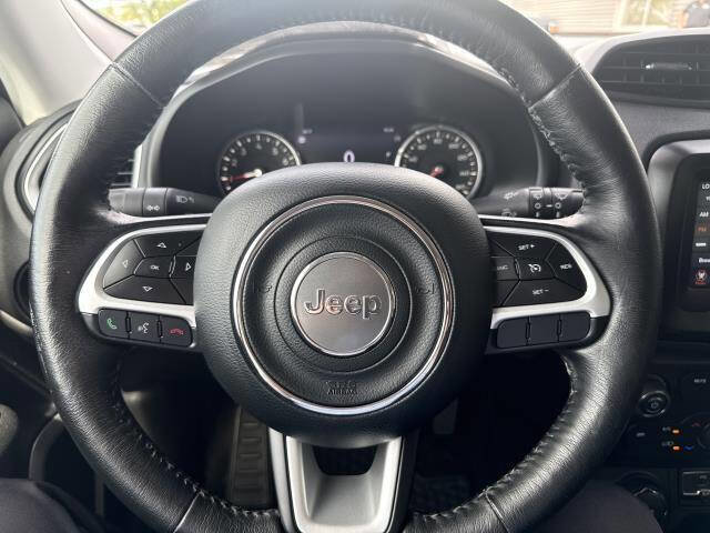 Used 2021 Jeep Renegade Latitude w/ Convenience Group AWD/4WD image 11