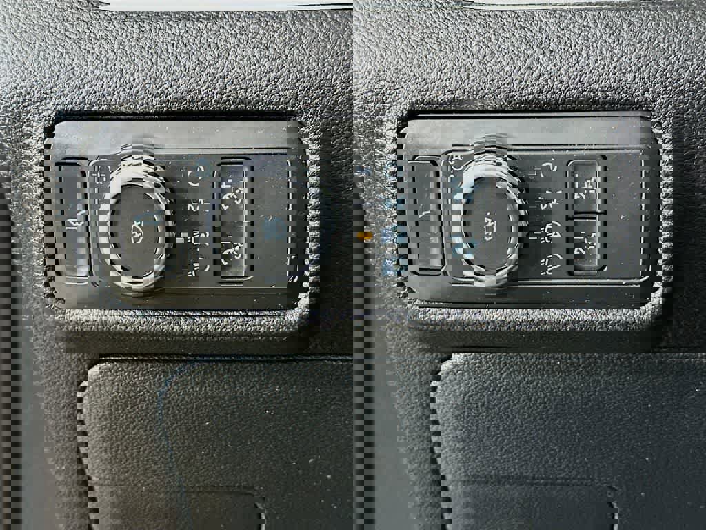 Certified 2020 Ford Explorer XLT w/ Equipment Group 202A image 27