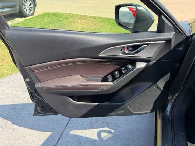 Used 2018 MAZDA MAZDA3 Touring FWD image 8