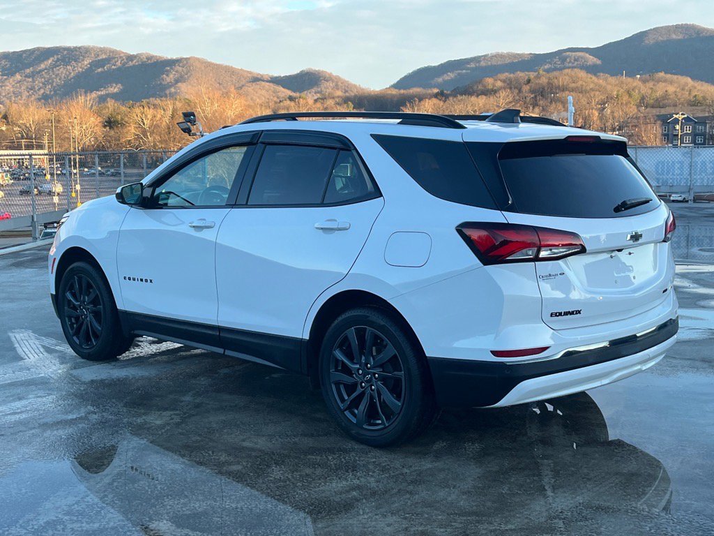 Used 2023 Chevrolet Equinox RS image 4