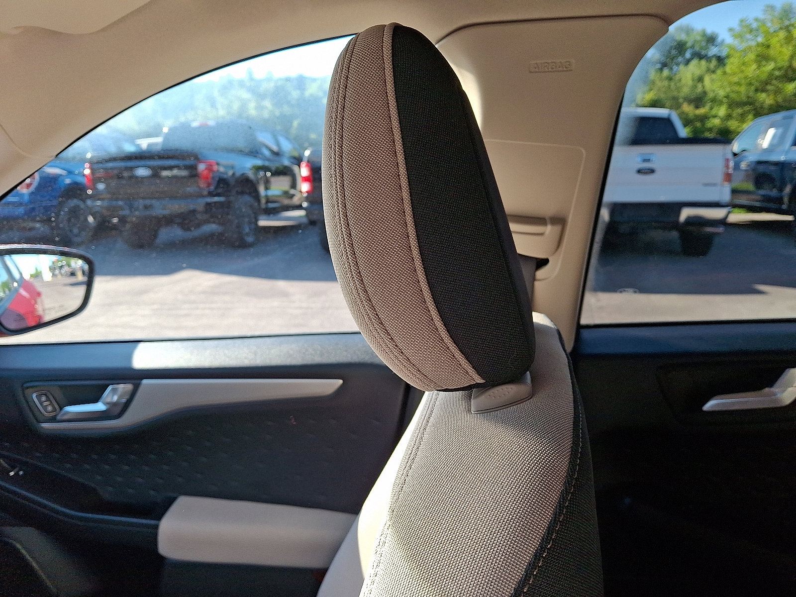 Certified 2020 Ford Escape SE image 17