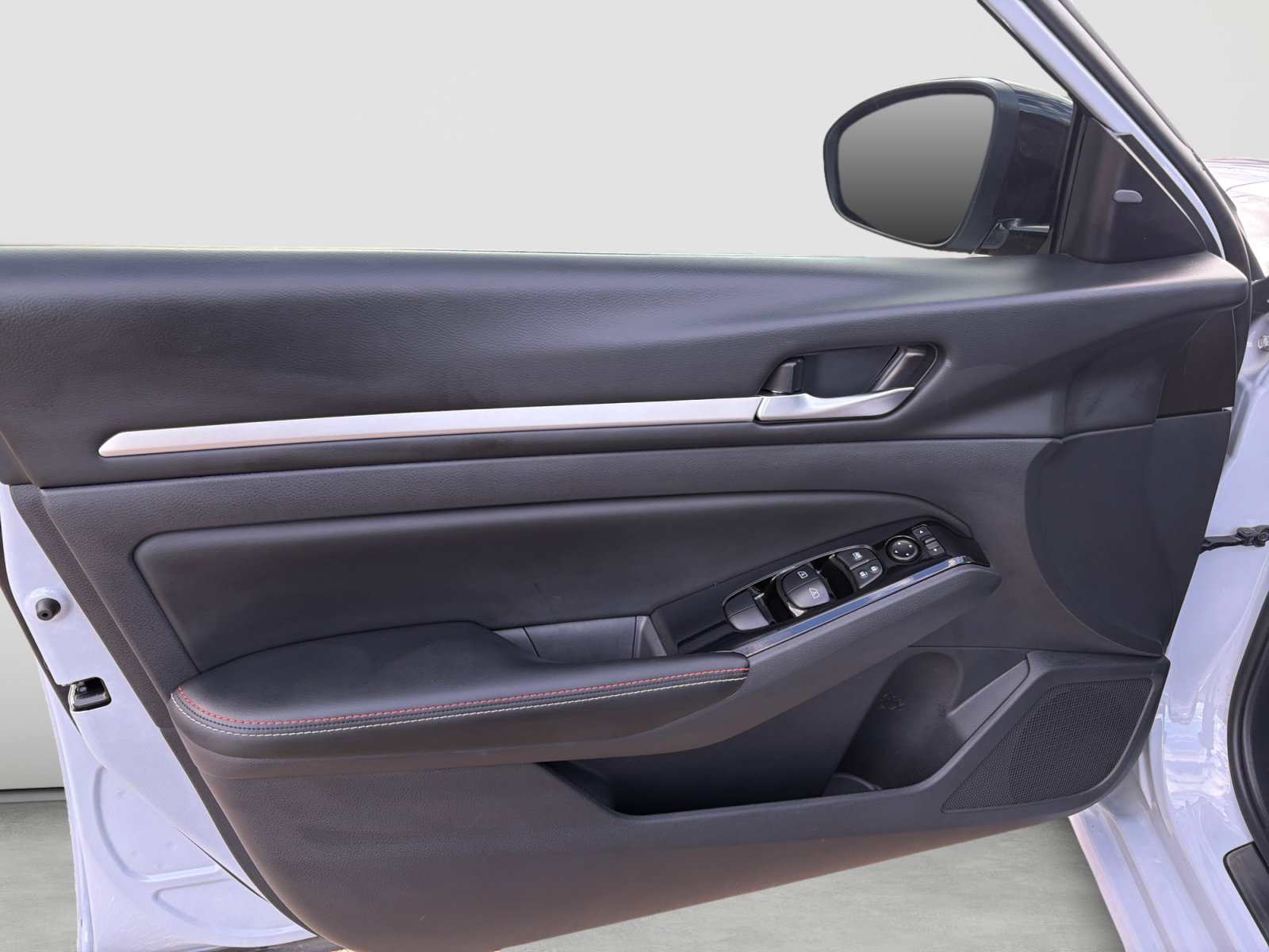 Used 2025 Nissan Altima 2.5 SR w/ SR Premium Package FWD image 10