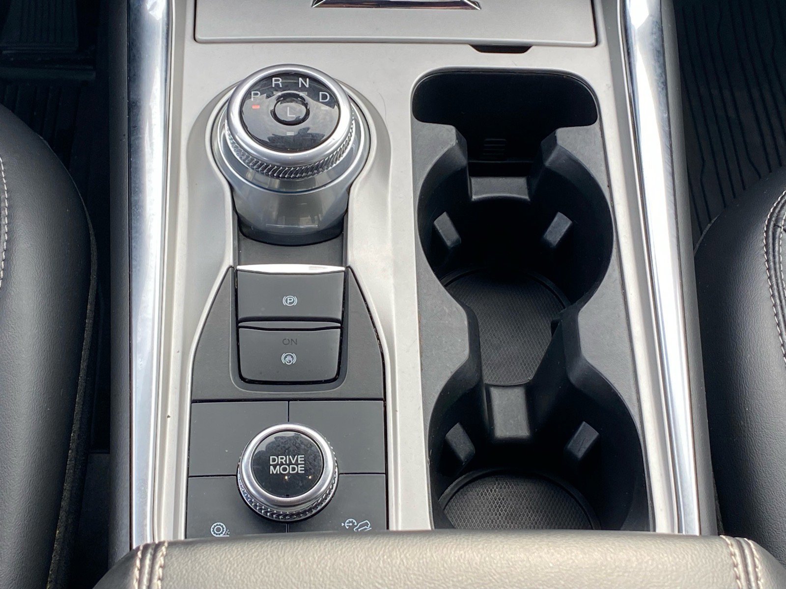 Certified 2022 Ford Explorer XLT w/ Equipment Group 202A image 12