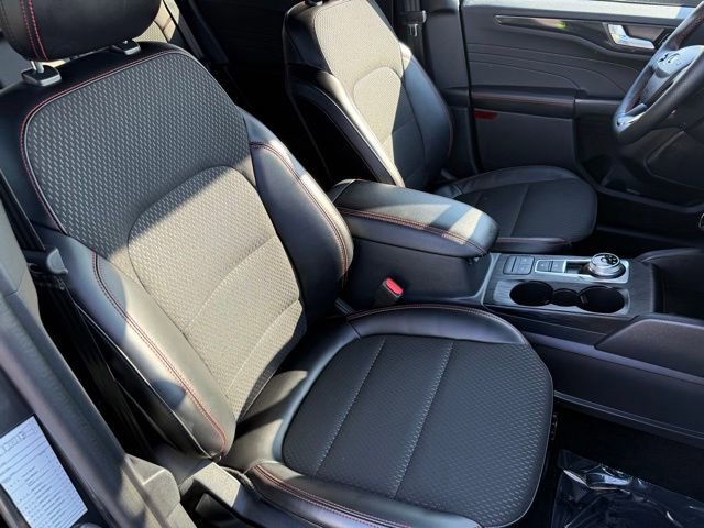 Certified 2025 Ford Escape ST-Line AWD/4WD image 17