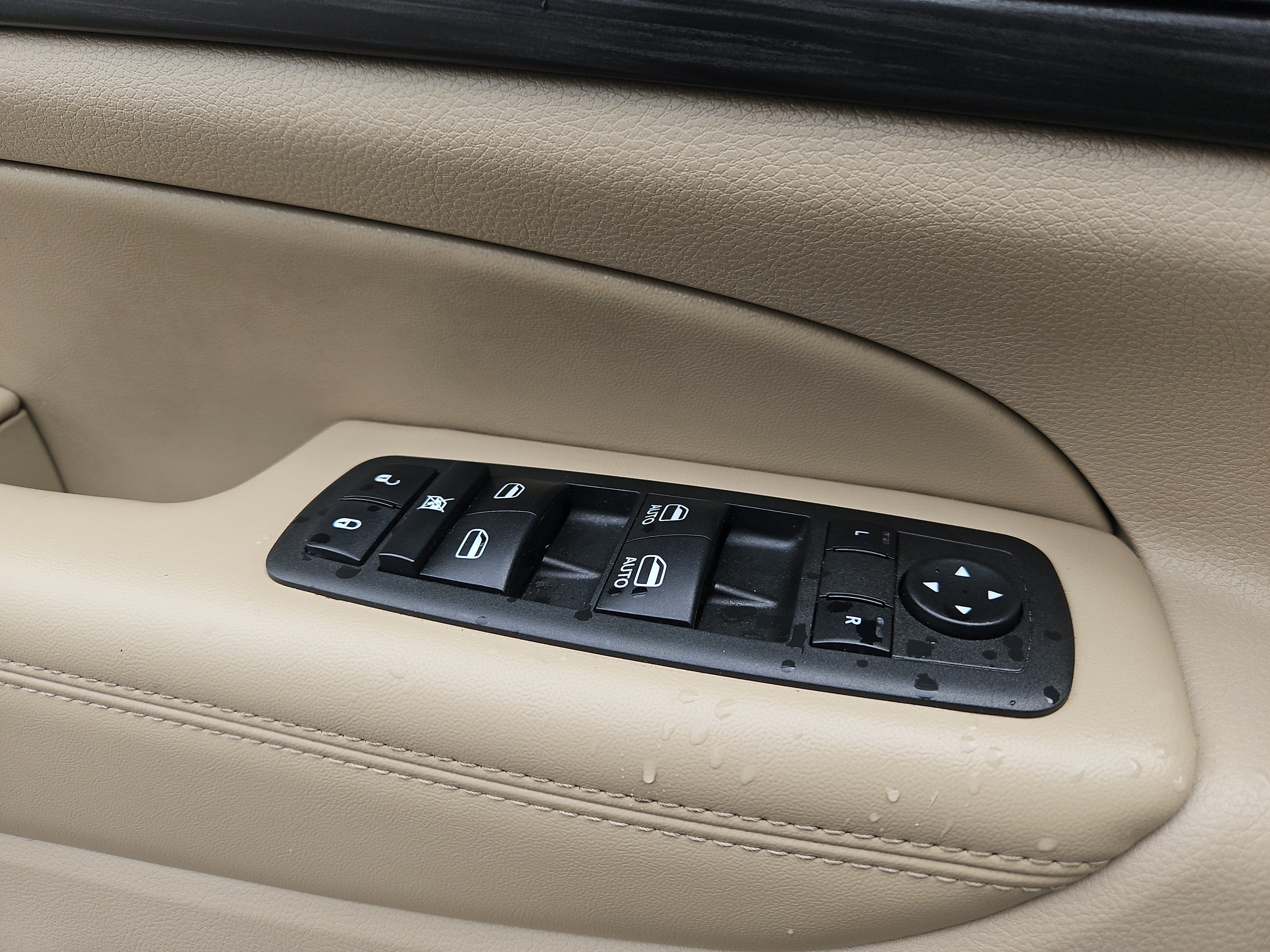 Used 2022 Jeep Grand Cherokee Laredo E AWD/4WD image 26