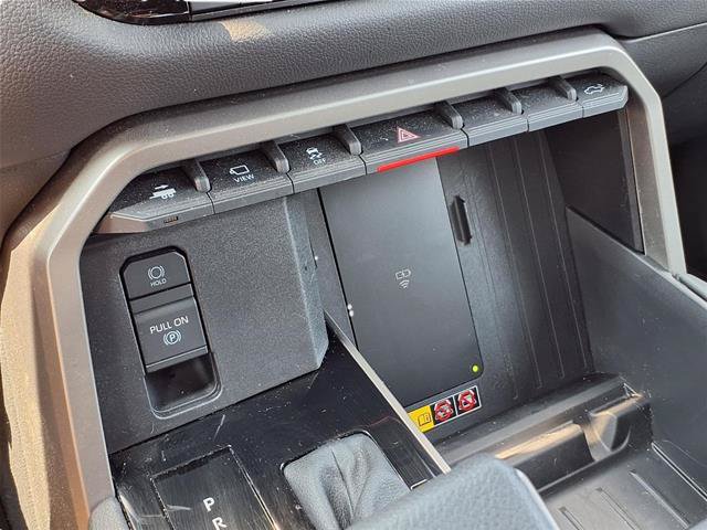 Used 2025 Toyota Tundra Limited AWD/4WD image 10