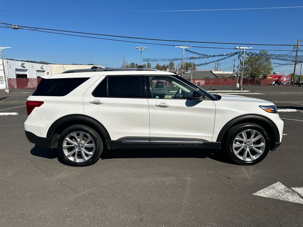 Certified 2022 Ford Explorer Platinum w/ Equipment Group 601A AWD/4WD image 8