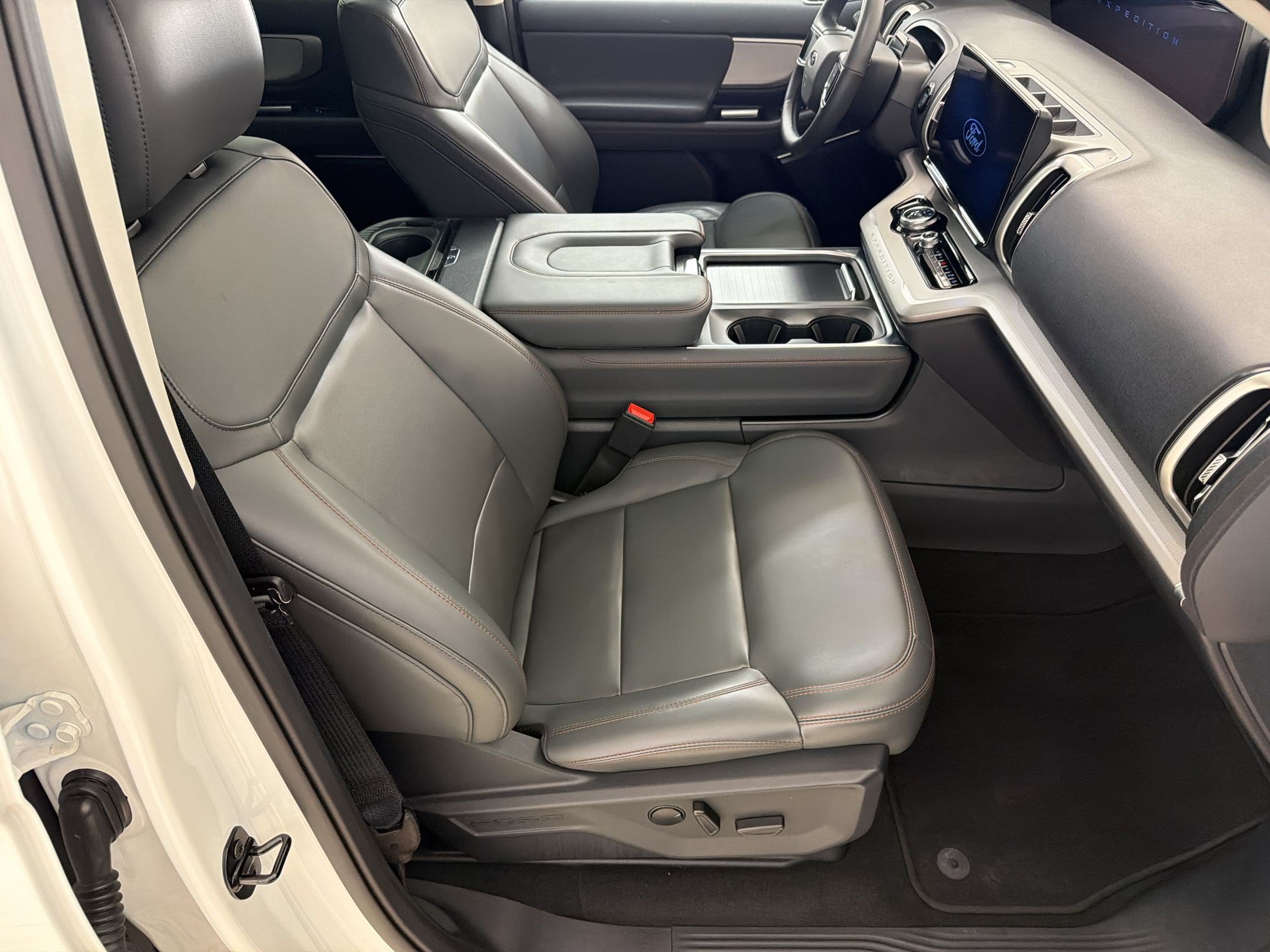 Certified 2025 Ford Expedition Active AWD/4WD image 22