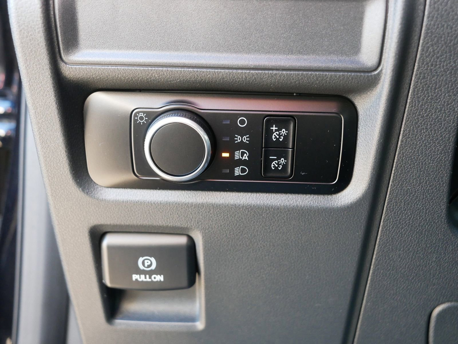 Certified 2024 Ford Expedition XLT image 16