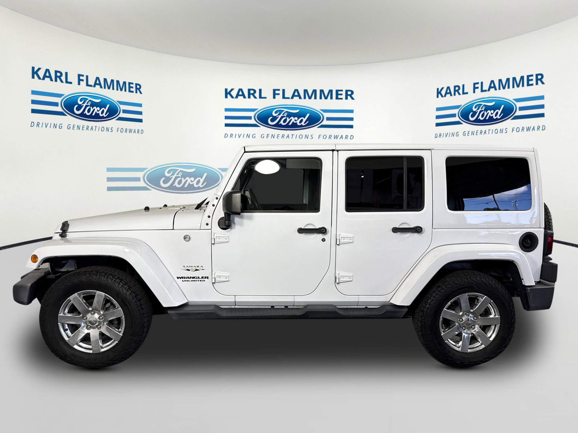 Used 2017 Jeep Wrangler Unlimited Sahara w/ Connectivity Group AWD/4WD image 5