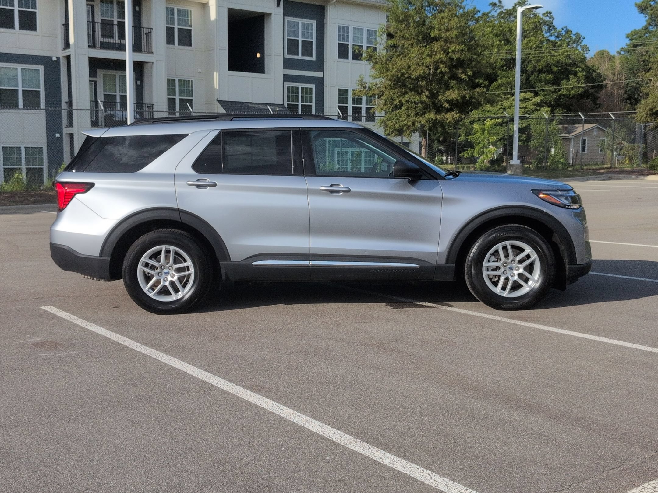 Certified 2025 Ford Explorer Active w/ Active Comfort Package RWD image 3