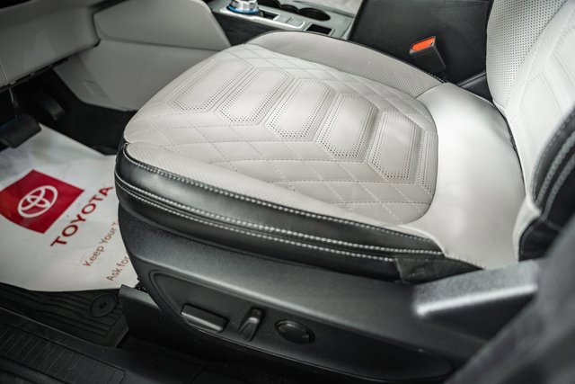 Certified 2024 Ford Escape SE w/ PHEV Premium Package image 37