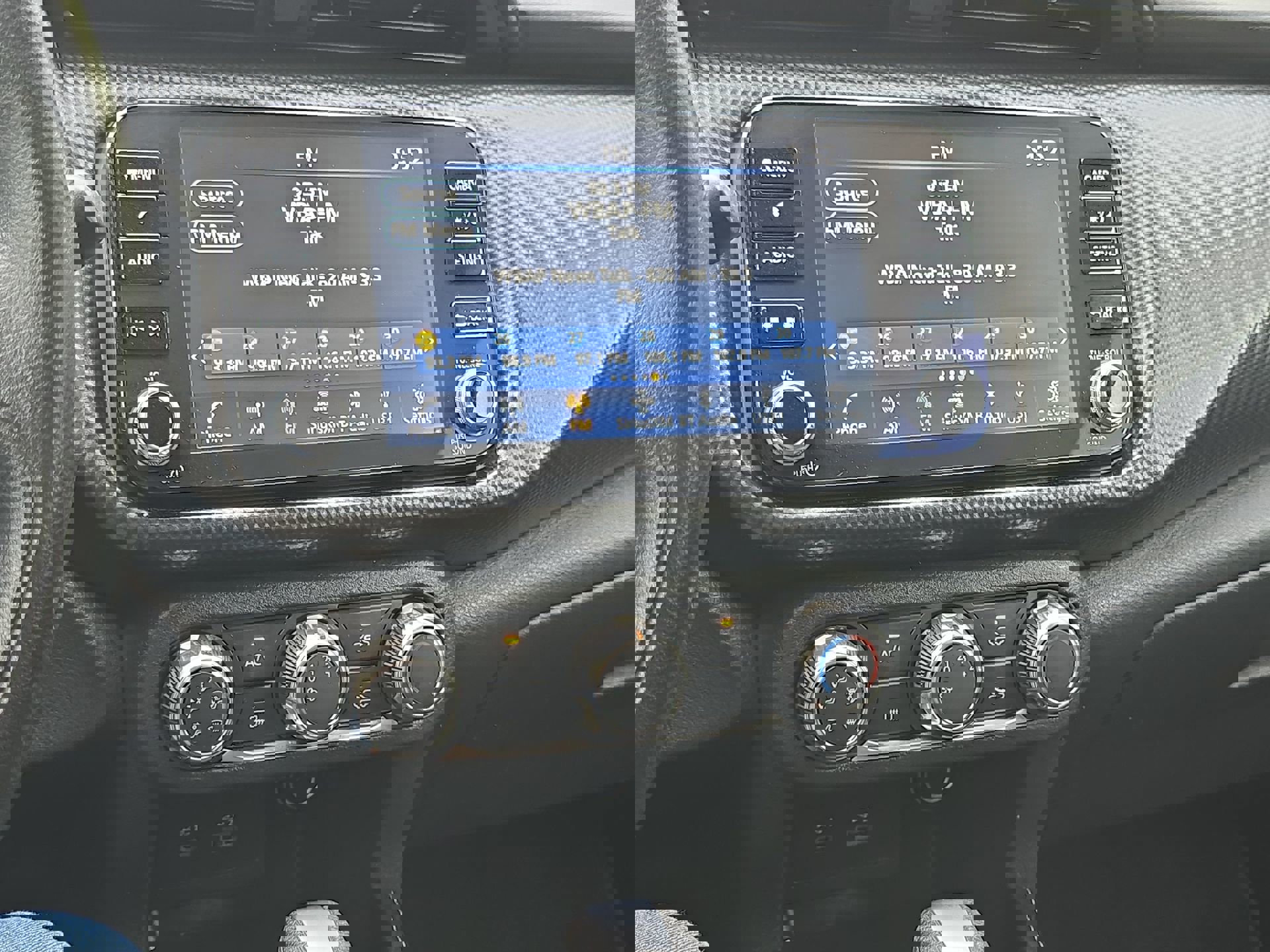 Used 2023 Nissan Kicks SV image 15