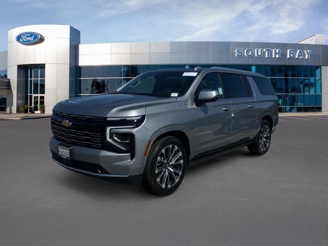 Used 2025 Chevrolet Suburban High Country AWD/4WD image 1