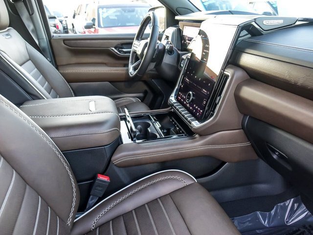 Used 2026 GMC Yukon Denali Ultimate AWD/4WD image 39