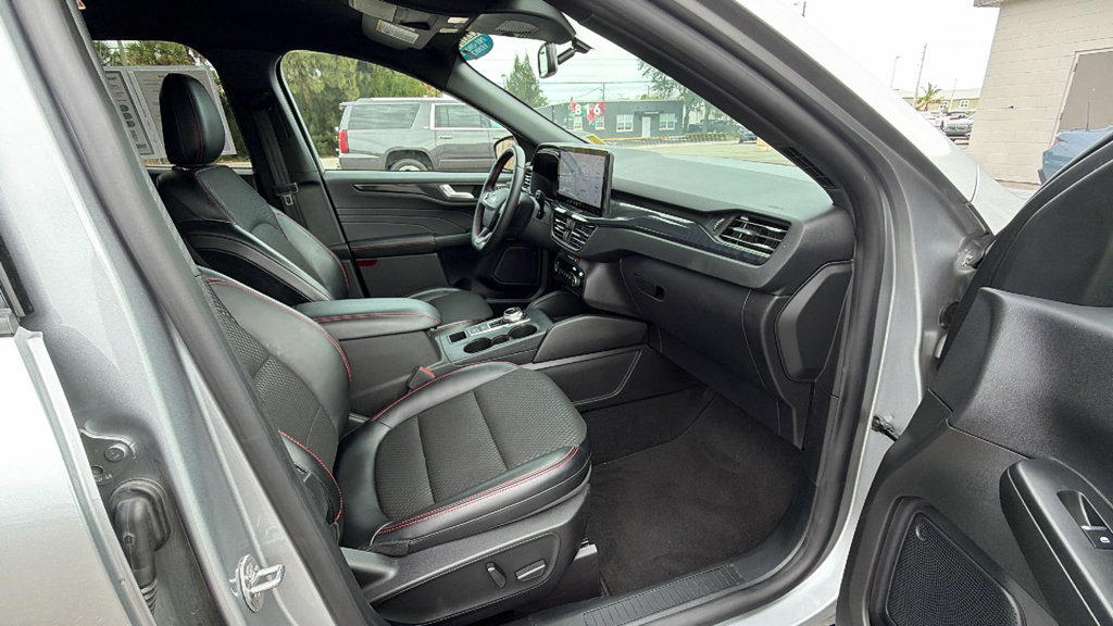 Certified 2024 Ford Escape ST-Line Elite AWD/4WD image 26