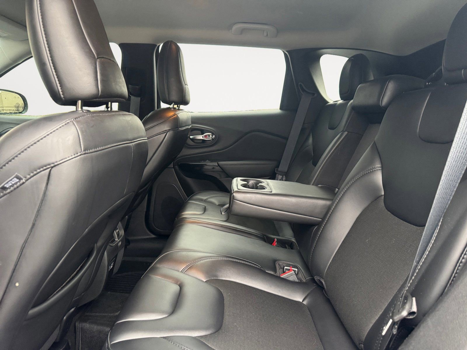 Used 2021 Jeep Cherokee Latitude Plus image 13