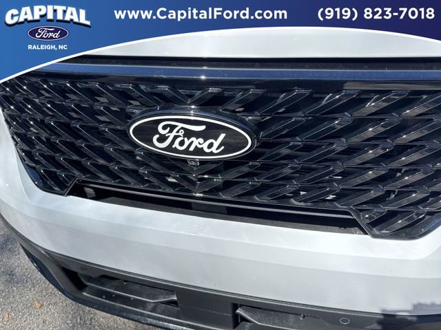 Certified 2025 Ford Maverick Lariat w/ Black Appearance Package image 10