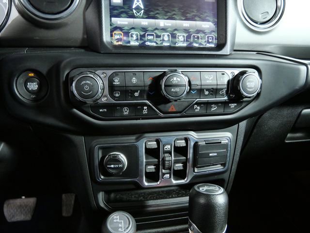 Used 2018 Jeep Wrangler Unlimited Sahara AWD/4WD image 19