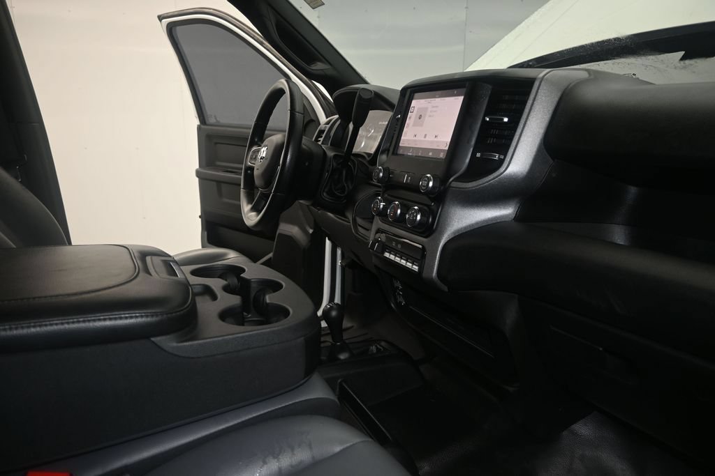 Used 2024 RAM 3500 Tradesman w/ Chrome Appearance Group AWD/4WD image 12