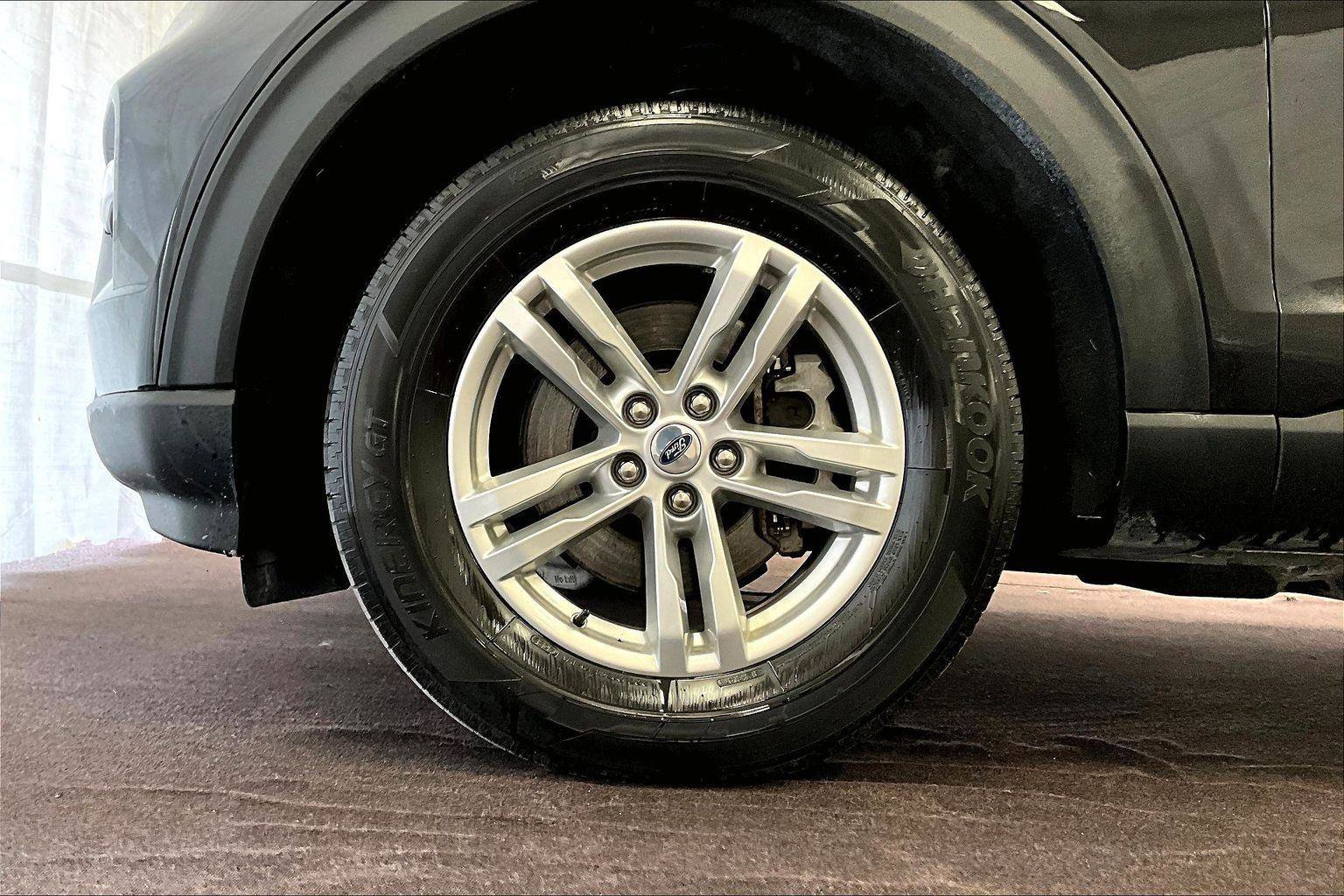 Certified 2022 Ford Explorer XLT w/ Equipment Group 202A image 8