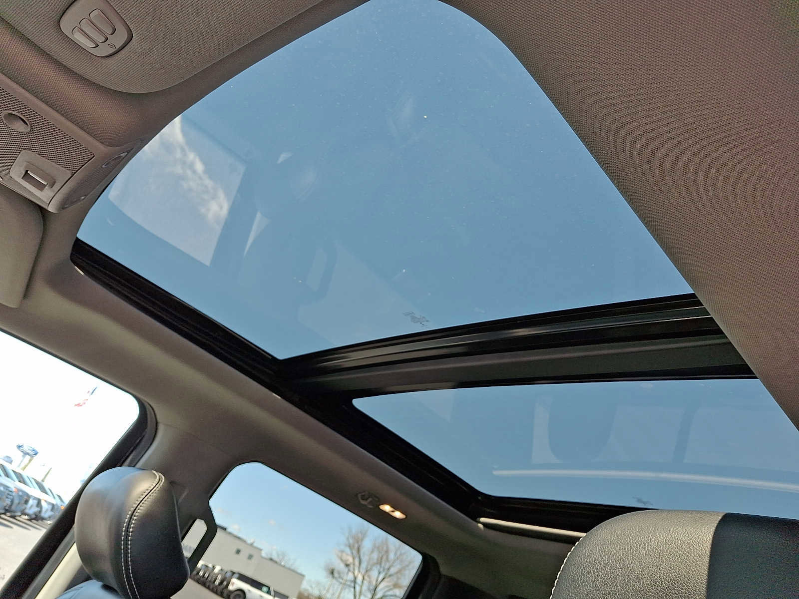 Certified 2019 Ford F150 Lariat w/ Equipment Group 502A Luxury image 15