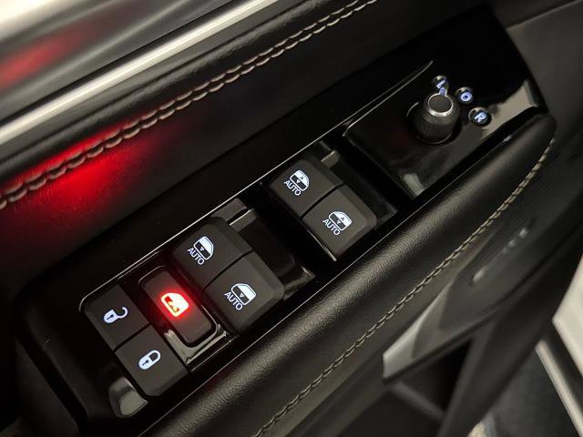 Used 2024 Jeep Wagoneer Series II w/ Flexible Seating Group image 17