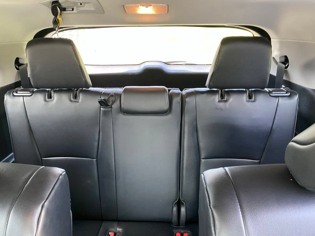 Used 2022 Toyota Highlander XLE FWD image 30