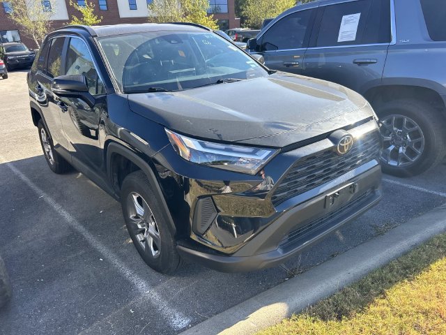 Used 2025 Toyota RAV4 XLE FWD image 3
