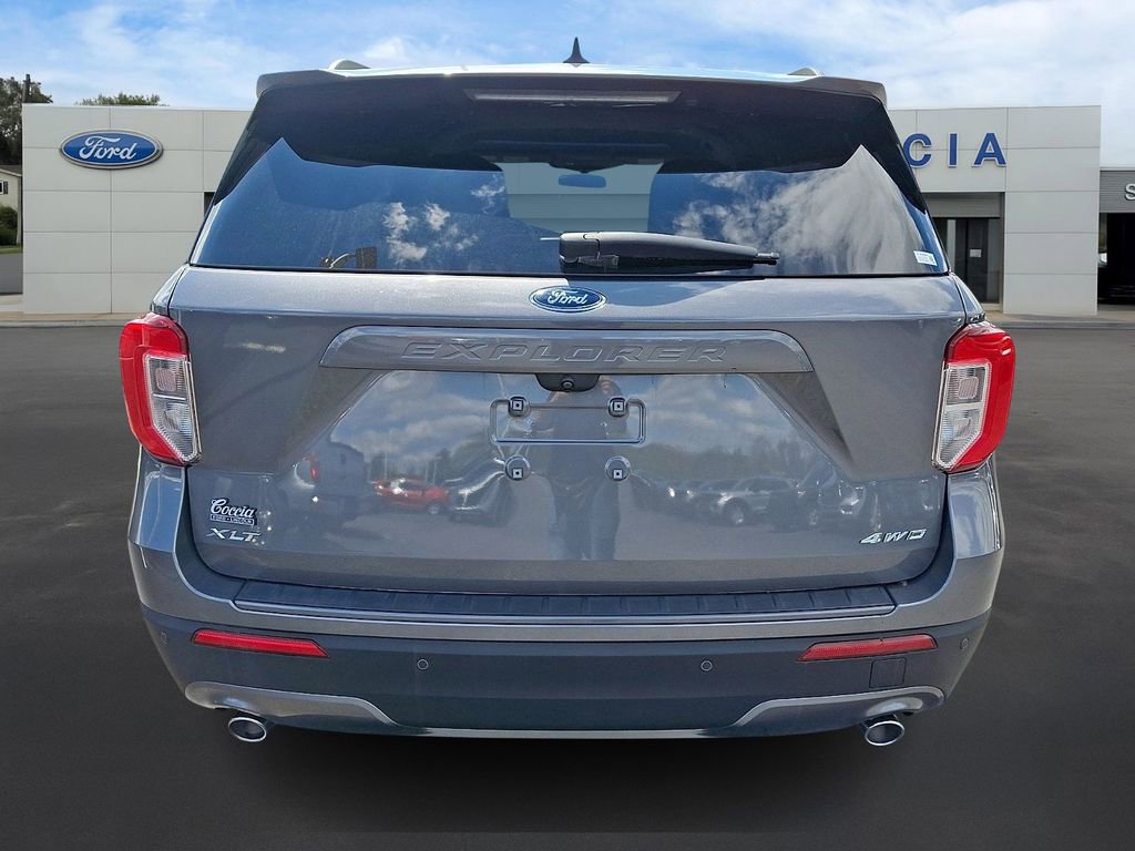Certified 2022 Ford Explorer XLT w/ Equipment Group 202A AWD/4WD image 5