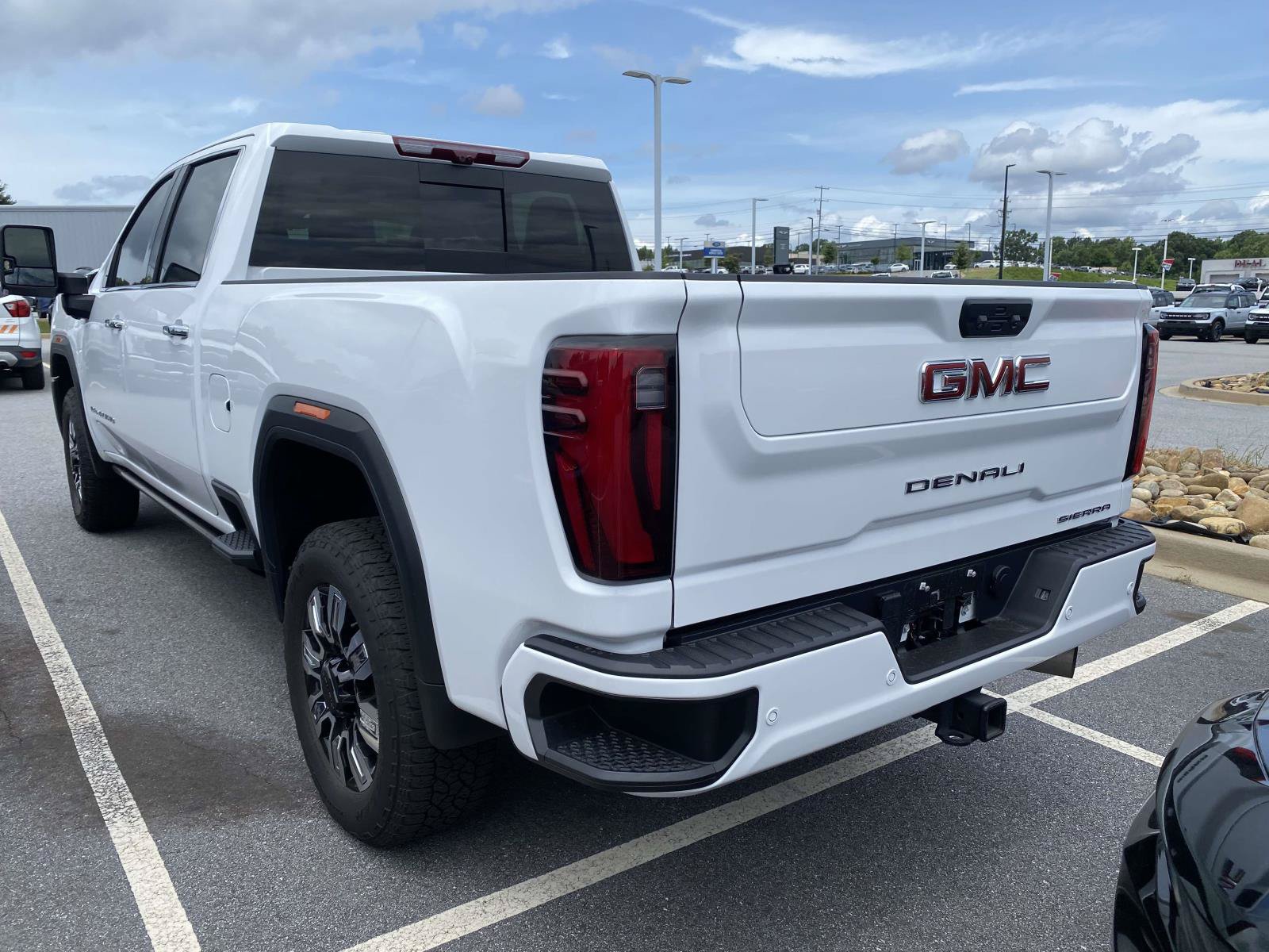 Used 2025 GMC Sierra 2500 Denali w/ Denali Reserve Package AWD/4WD image 5