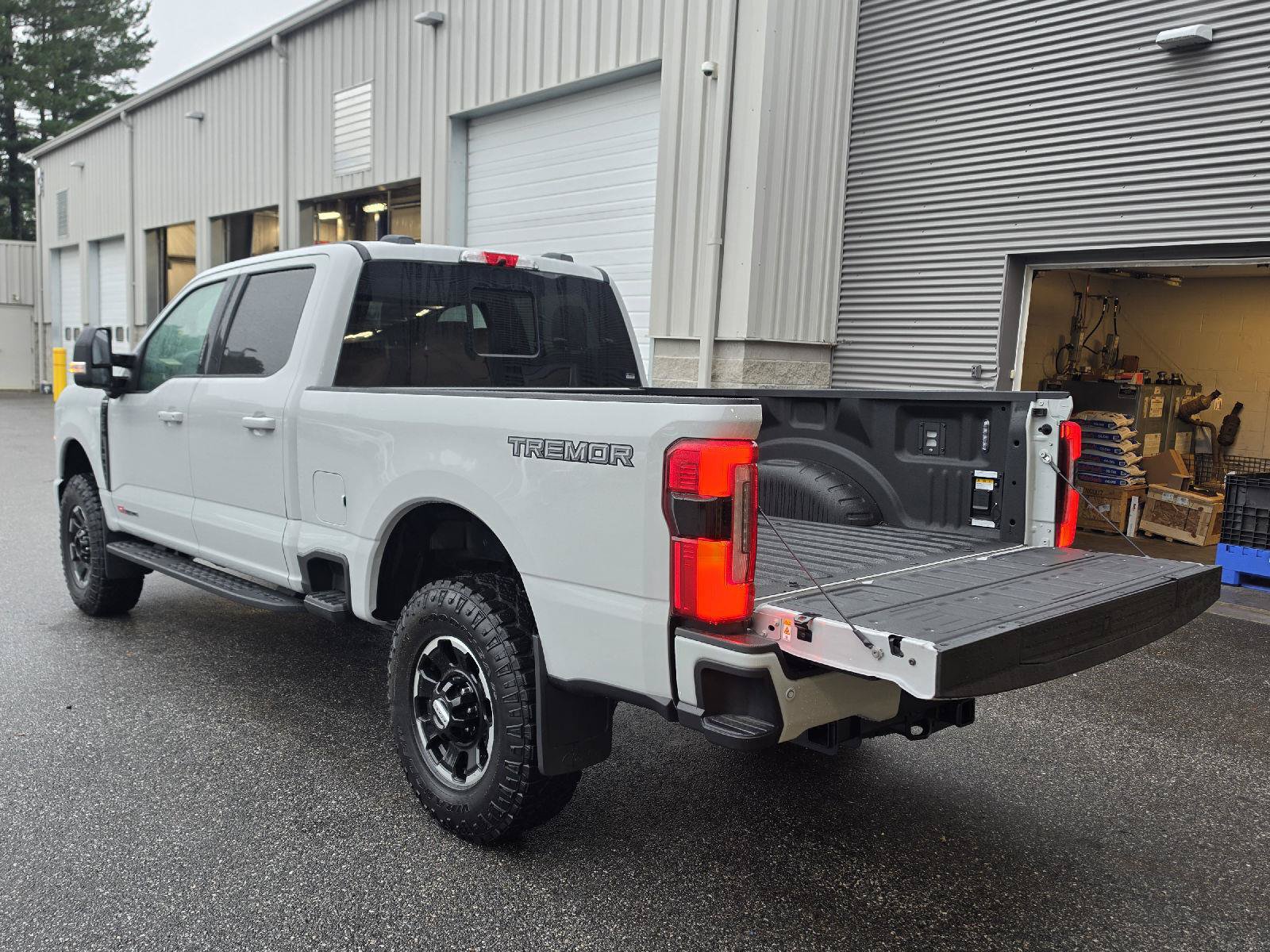 Certified 2026 Ford F350 Platinum w/ Tremor Off-Road Package AWD/4WD image 6