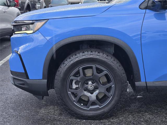 Used 2025 Honda Pilot TrailSport image 9