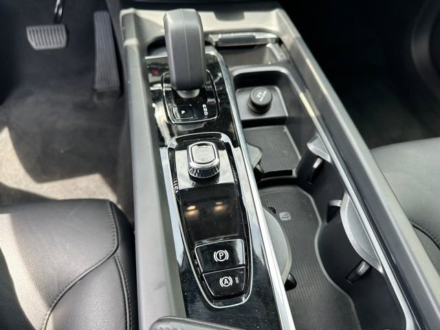 Used 2025 Volvo XC60 B5 Core AWD/4WD image 20