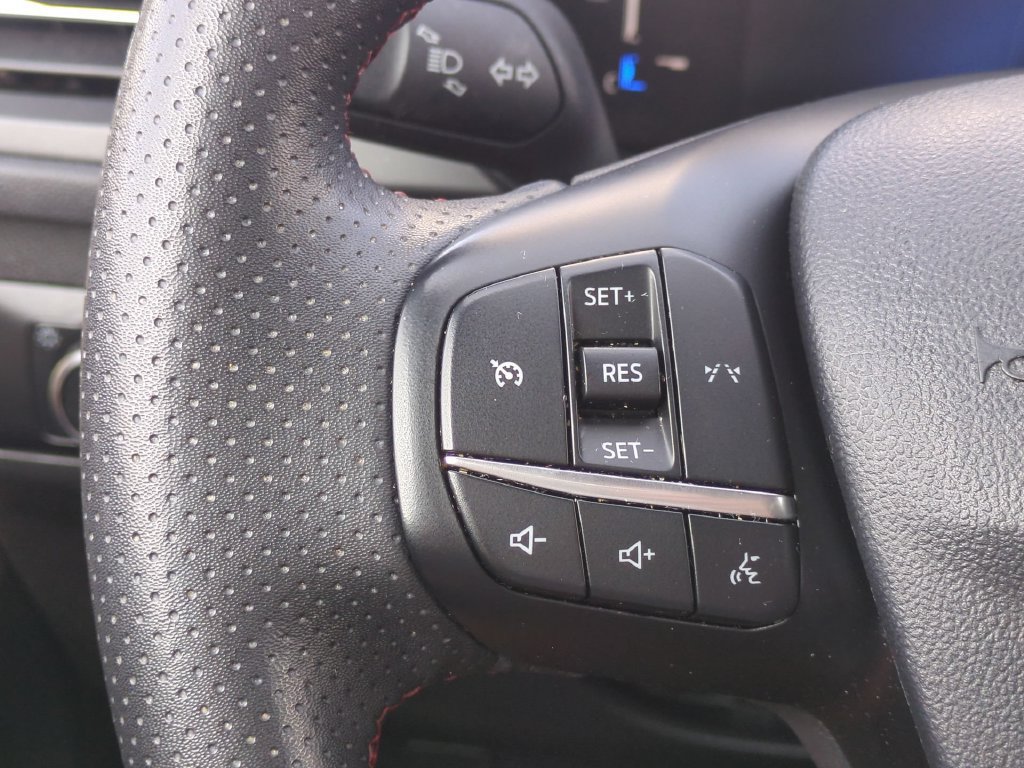 Certified 2025 Ford Escape ST-Line FWD image 26