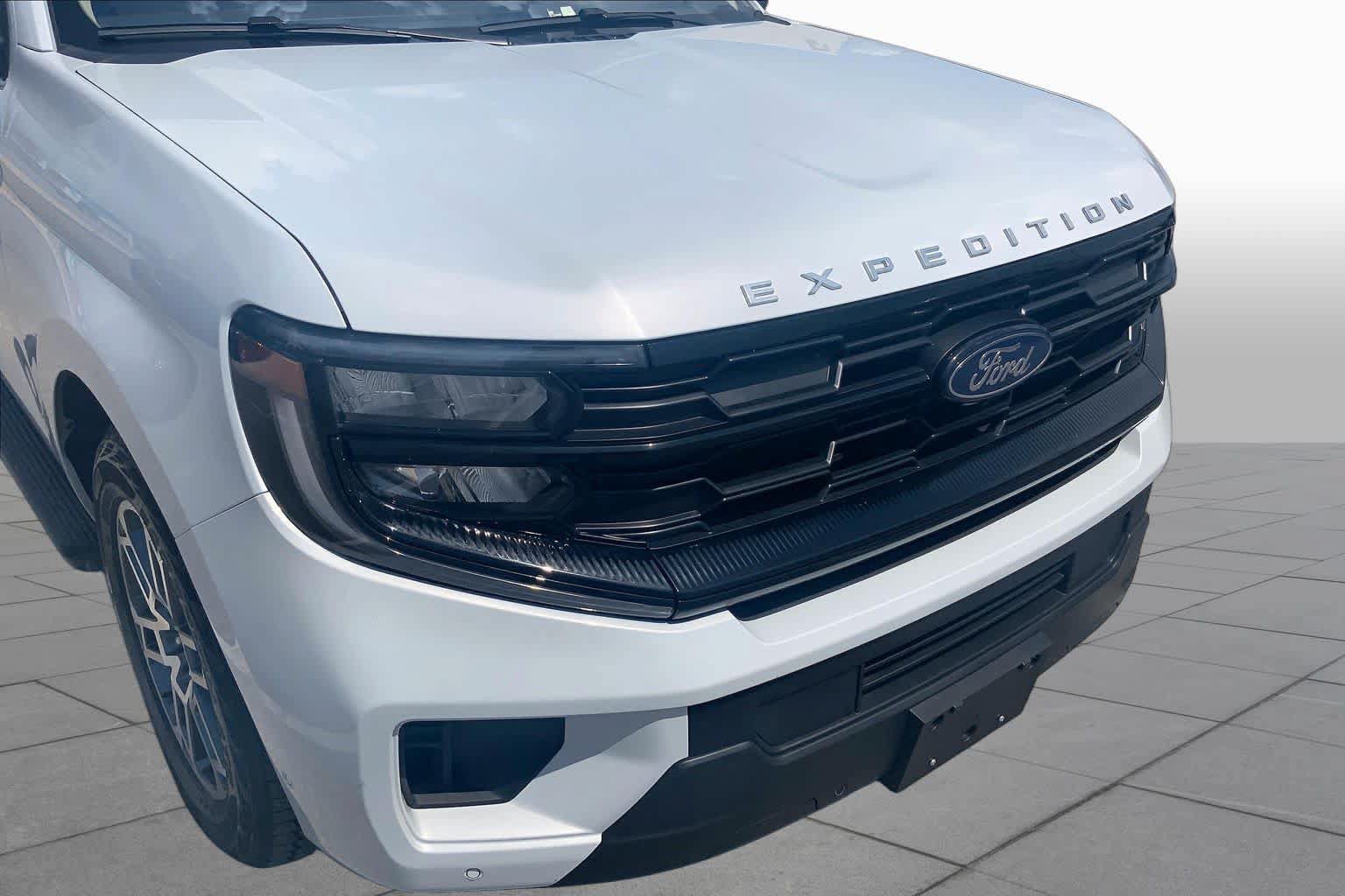 Certified 2025 Ford Expedition Active AWD/4WD image 30