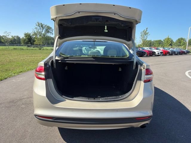 Certified 2018 Ford Fusion SE w/ Fusion SE Technology Package FWD image 10