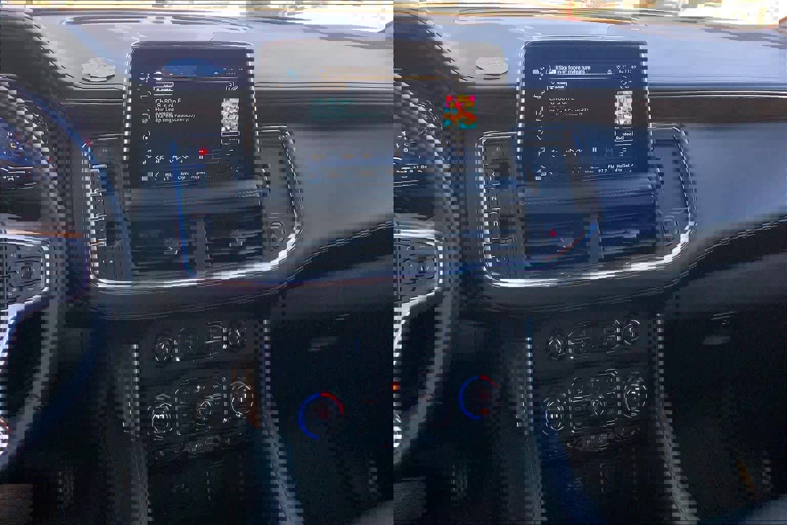 Used 2023 Chevrolet Suburban LT w/ Luxury Package image 6