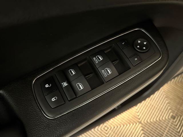 Used 2023 Chrysler 300 Touring w/ Safetytec Plus Group RWD image 11