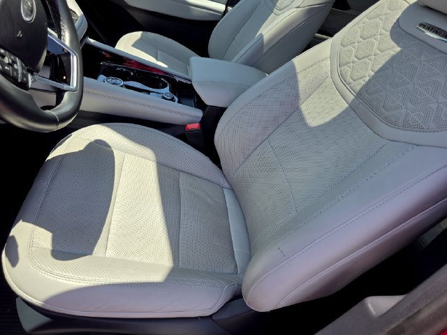 Certified 2025 Ford Explorer Platinum w/ LUX Leather Package AWD/4WD image 18