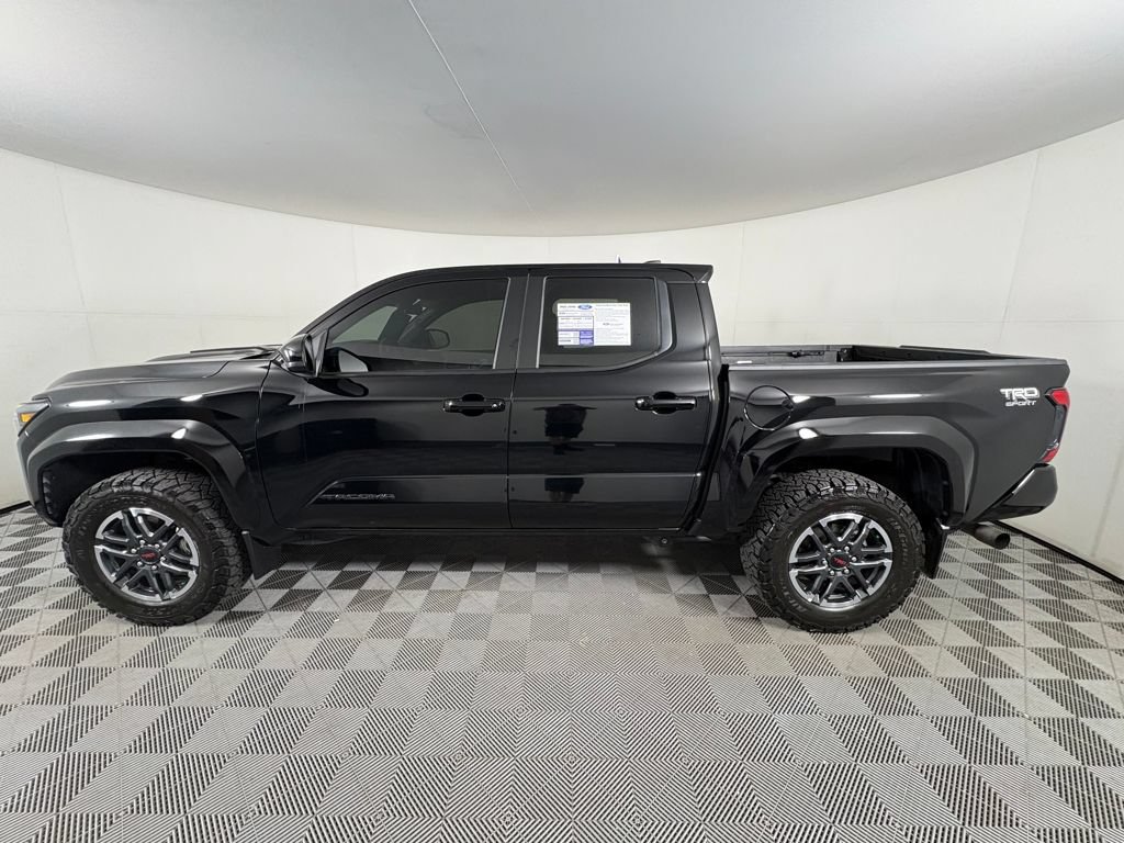 Used 2024 Toyota Tacoma TRD Sport AWD/4WD image 4