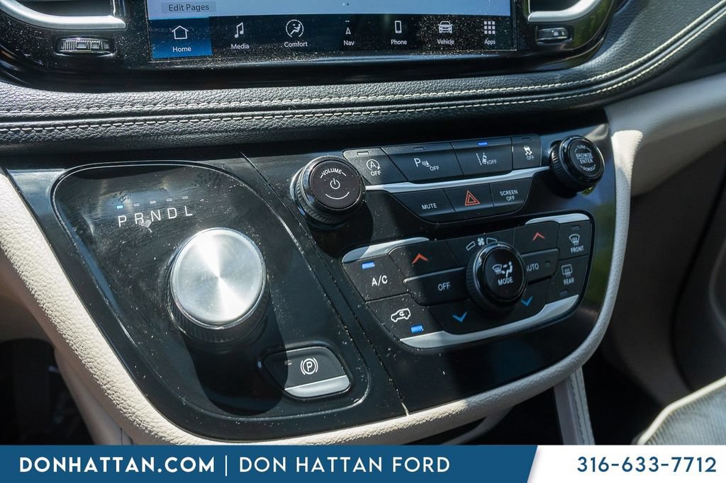 Used 2023 Chrysler Pacifica Limited FWD image 8