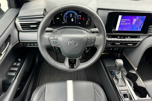 Used 2025 Toyota Camry SE w/ Convenience Package FWD image 14
