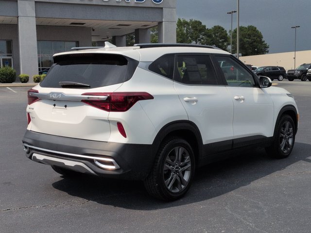 Used 2023 Kia Seltos S w/ Navigation Package FWD image 4